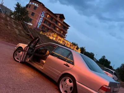 Gebraucht Mercedes 500 326 PS (239 kW) 1996 Grau Limousine