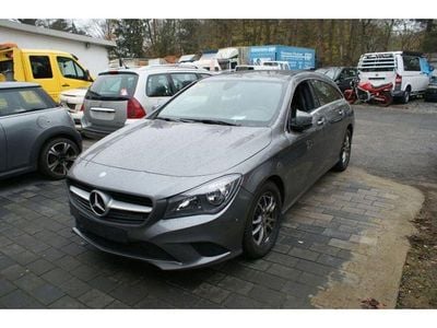 Gebraucht Mercedes CLA180 Shooting Brake 122 PS (89 kW) 2015 Mountaingrau  met. (metallic) Kombi