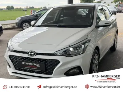 Gebraucht Hyundai i20 Select 84 PS (61 kW) 2019 Weiß Kleinwagen