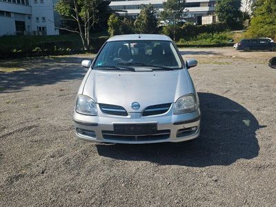 Nissan Almera Tino