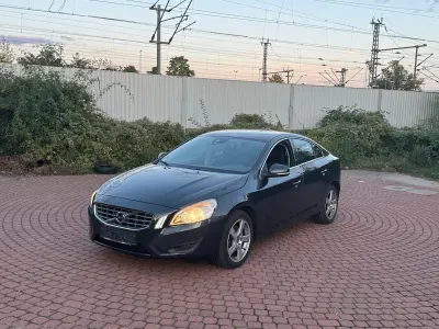 Usata Volvo S60 Momentum 163 CV (119 kW) 2011 Grigio Berlina