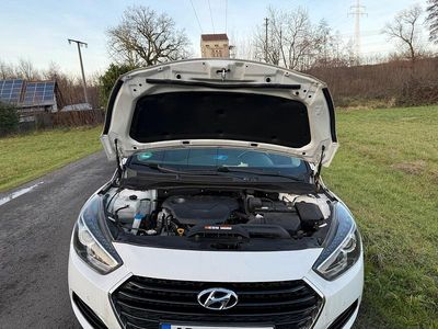 Weiß Gebraucht 2017 Hyundai i40 Kombi | 12.500 €