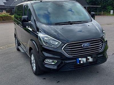 Schwarz Gebraucht 2019 Ford Tourneo Van / Kleinbus | 32.000 € (Fairer Preis)