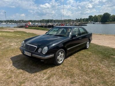 Mercedes E320