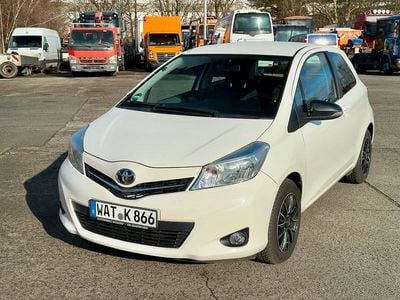 Gebraucht Toyota Yaris 69 PS (50 kW) 2012 Weiß Kleinwagen