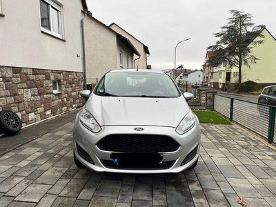 Gebraucht Ford Fiesta Celebration 60 PS (44 kW) 2016 Silber Kleinwagen