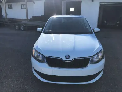 Używany Skoda Fabia Cool Edition 60 KM (44 kW) 2015 Biały Sedan/Limuzyna