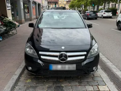 Gebraucht Mercedes B180 107 PS (78 kW) 2014 Schwarz Kleinwagen