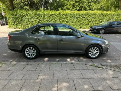 Brugt VW Jetta 140 HK (102 kW) 2006 Grå Sedan