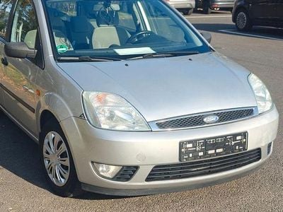 Gebraucht Ford Fiesta Ghia 101 PS (74 kW) 2002 Grau Limousine