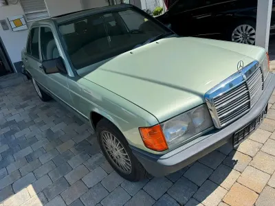 Gebraucht Mercedes 190 118 PS (86 kW) 1988 Grün Limousine