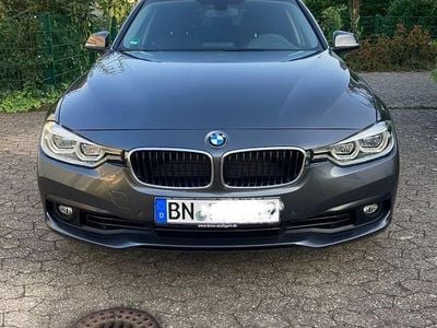 Gebraucht BMW 318 Advantage 136 PS (100 kW) 2019 Grau Kombi