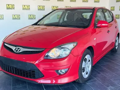 Gebraucht Hyundai i30 Edition+ 109 PS (80 kW) 2011 Rot Limousine