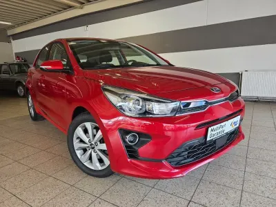 Gebraucht Kia Rio Vision 101 PS (74 kW) 2021 Rot Limousine