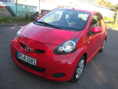 Gebraucht Toyota Aygo 70 PS (51 kW) 2009 Rot Kleinwagen
