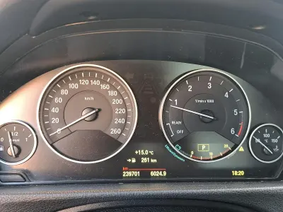 Usata BMW 318 143 CV (105 kW) 2015 Grigio Berlina