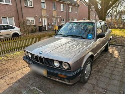 Second-hand BMW 320 129 CP (94 kW) 1987 Berlinǎ