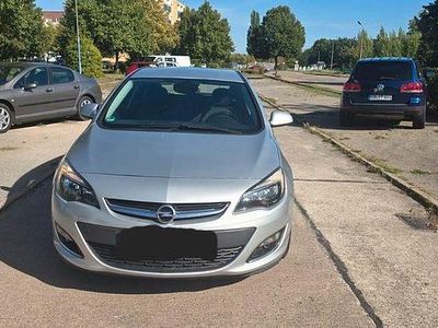 Gebraucht Opel Astra Active 140 PS (102 kW) 2013 Silber Limousine