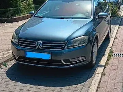 Gebraucht VW Passat Highline 140 PS (102 kW) 2012 Grau Kombi