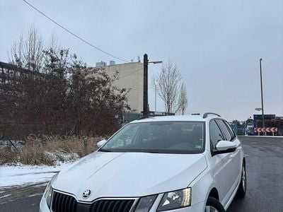 Weiß Gebraucht 2017 Skoda Octavia Active Kombi | 11.400 € (Fairer Preis)