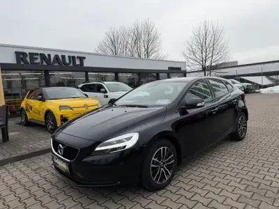 Usata Volvo V40 Momentum 150 CV (110 kW) 2018 Nero Berlina