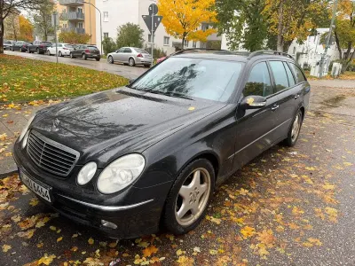 Używany Mercedes E500 306 KM (225 kW) 2003 Czarny Kombi