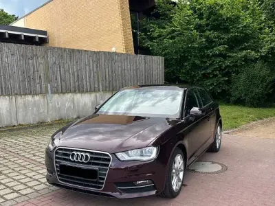 Gebraucht Audi A3 Ambiente 179 PS (131 kW) 2013 Rot Limousine