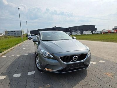 Second-hand Volvo V40 Kinetic 122 CP (89 kW) 2017 Gri Berlinǎ