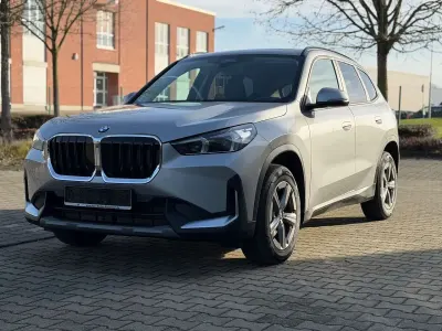 Gebraucht BMW X1 Sport Line 150 PS (110 kW) 2024 Spacesilber metallic SUV