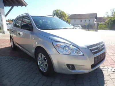 Gebraucht Kia Ceed Sportswagon LX 109 PS (80 kW) 2008 Silber Kombi