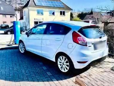 Gebraucht Ford Fiesta Titanium 125 PS (91 kW) 2017 Weiß Limousine