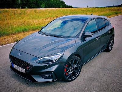Grau Gebraucht 2019 Ford Focus Performance Edition Limousine | 21.600 € (Teuer)