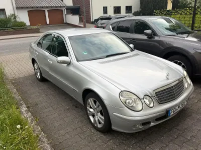 Gebraucht Mercedes E200 2004 Silber Limousine
