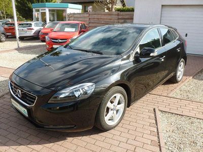 Second-hand Volvo V40 You! 152 CP (111 kW) 2015 Negru Break