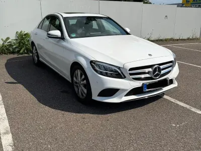 Gebraucht Mercedes C180 156 PS (114 kW) 2019 Weiß Limousine
