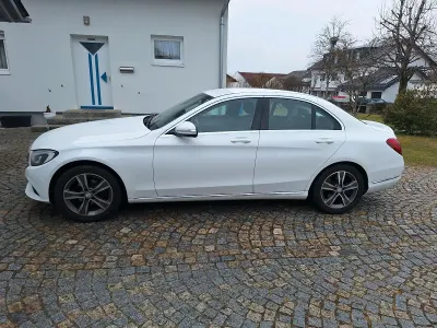 Gebraucht Mercedes C180 156 PS (114 kW) 2015 Weiß Limousine