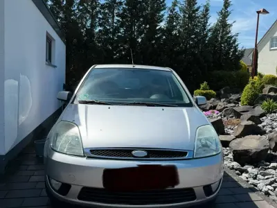 Gebraucht Ford Fiesta 65 PS (47 kW) 2005 Silber Kleinwagen