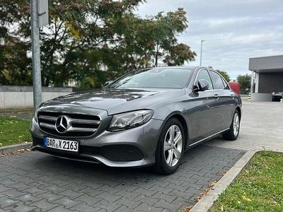 Grau Gebraucht 2016 Mercedes E220 Limousine | 20.790 € (Fairer Preis)