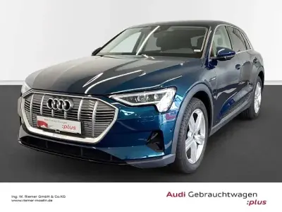Używany Audi e-tron Ambiente 300 kW (408 KM) 2022 Niebieski SUV