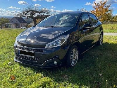 Gebraucht Peugeot 208 Allure 82 PS (60 kW) 2017 Schwarz Kleinwagen