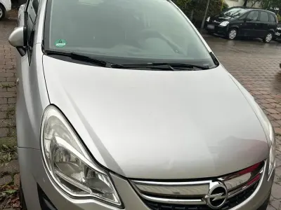 Gebraucht Opel Corsa 95 PS (69 kW) 2011 Silber Kleinwagen