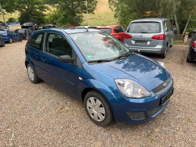 Gebraucht Ford Fiesta 69 PS (50 kW) 2008 Blau Kleinwagen