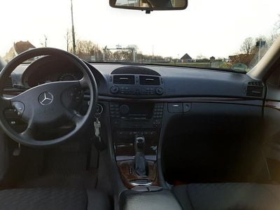 Gebraucht Mercedes E240 177 PS (130 kW) 2003 Silber Limousine