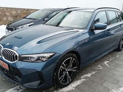 Blau Gebraucht 2025 BMW 330 M Sport Kombi | 39.550 € (Superpreis)
