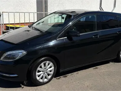 Używany Mercedes B200 136 KM (100 kW) 2013 Czarny Minivan