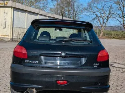 Używany Peugeot 206 S16 136 KM (100 kW) 2002 Czarny Sedan/Limuzyna