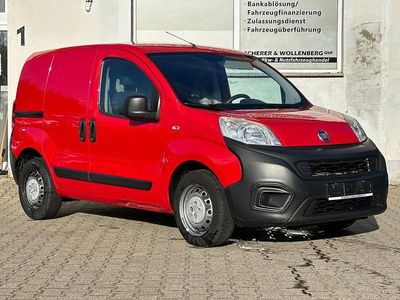 Gebraucht Fiat Fiorino Basis 77 PS (56 kW) 2016 Rot Van / Kleinbus