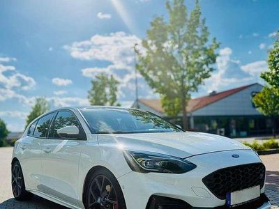 Usata Ford Focus ST 190 CV (139 kW) 2020 Bianco Berlina