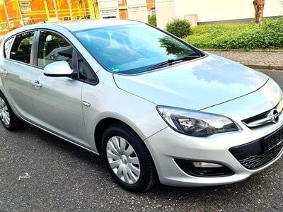 Gebraucht Opel Astra Edition 116 PS (85 kW) 2012 Silber Limousine