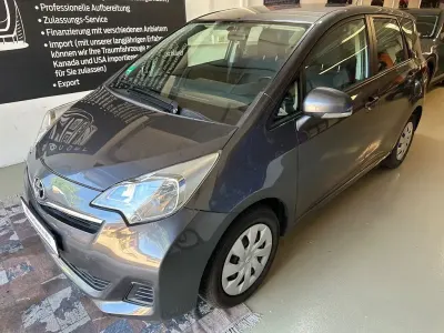 Gebraucht Toyota Verso-S Life 99 PS (72 kW) 2011 Grau Van / Kleinbus